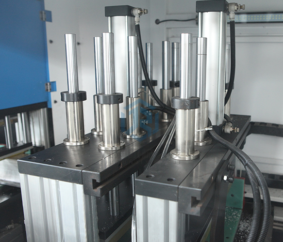 JR-455CNC-3A-1S 全自动拉尾料铝切机