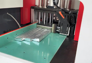 三轴无尾料切铝机