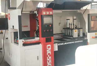 三轴无尾料切铝机