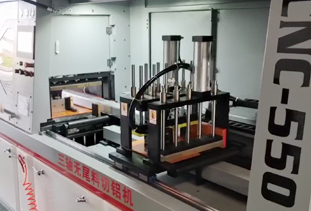 550CNC-三轴无尾料切铝机
